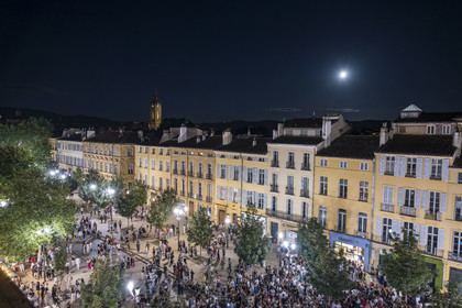 France, Bouches-du-Rhône (13), Aix en Provence, le cours Mirabeau lors de la fête de la musique