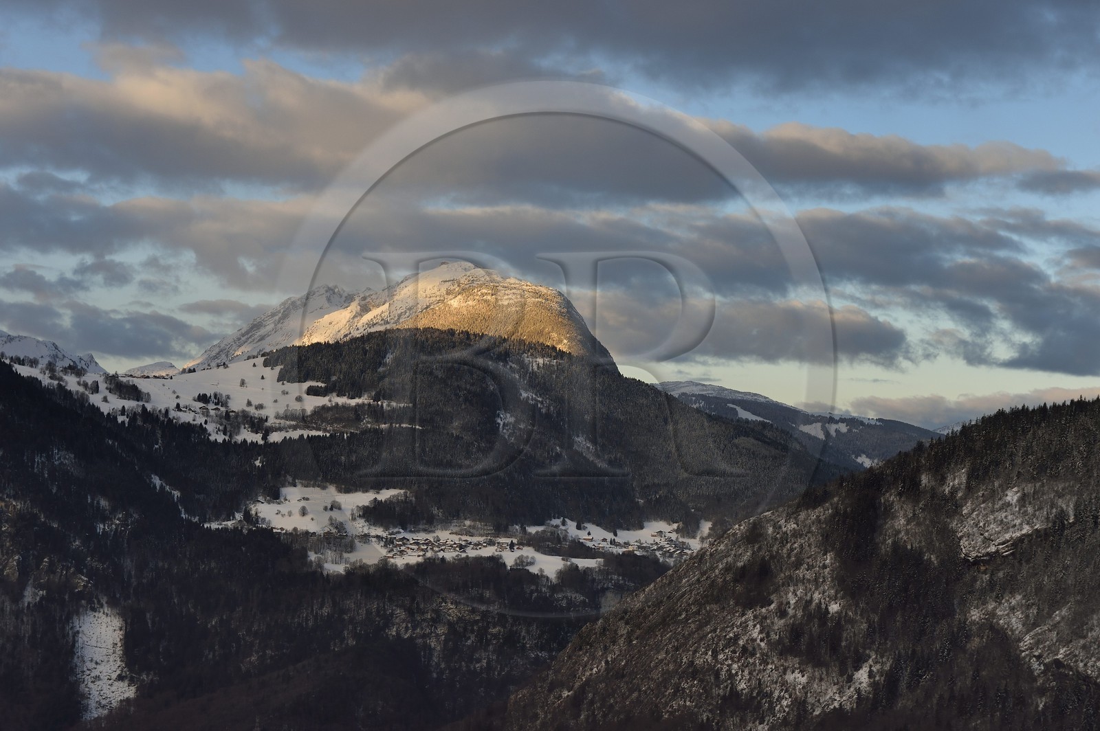 France, Haute Savoie, Nancy sur Cluses in the Aravis mountain range