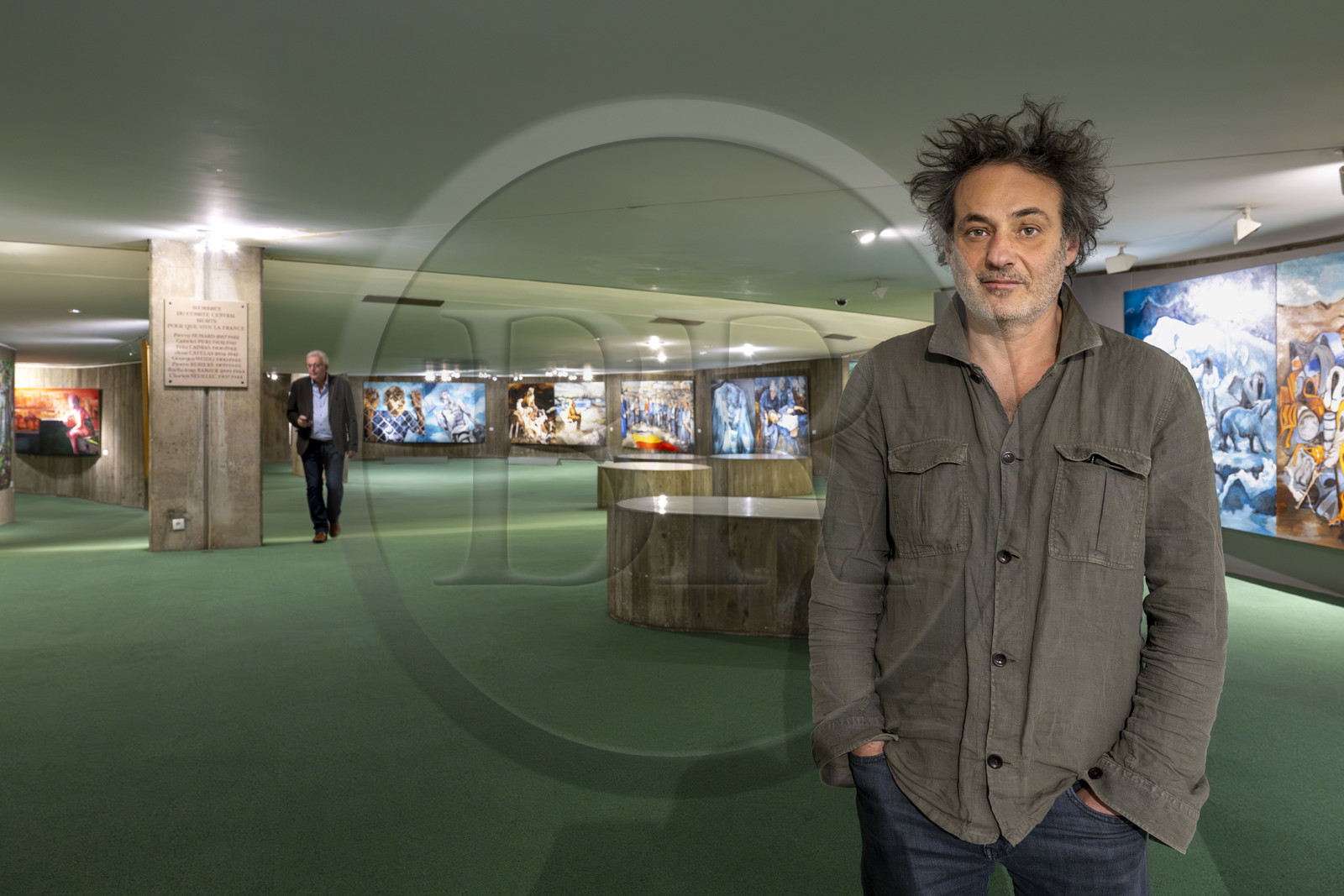 France, Paris (75), place du Colonel Fabien, immeuble du parti communiste français de l'architecte Oscar Niemeyer, vernissage de l'exposition Odyssée de l'artiste Fred Kleinberg à l'Espace Niemeyer