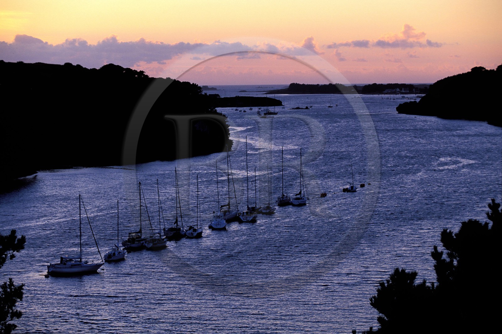France, Finistère (29), Aber Wrac'h, mouillage de voiliers vers Paluden