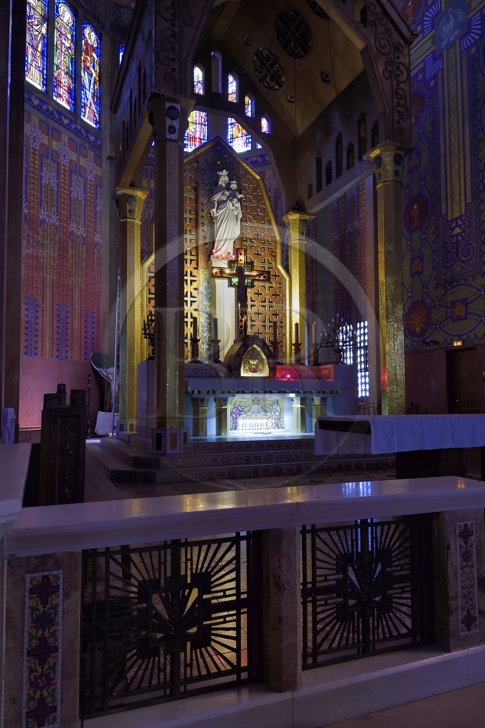 France, Alpes-Maritimes, Nice, Notre-Dame-Auxiliatrice (Our Lady Help of Christians) church of Art deco style, the altar
