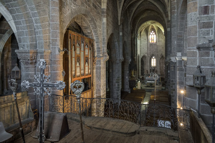 France, Haute-Loire (43), Le Monastier-sur-Gazeille, randonnée avec un âne sur le chemin de Stevenson (GR 70), l'église abbatiale Saint-Théofrède aussi appelé Saint Chaffre, l'orgue datant de 1518 est l'un des plus ancien d'Europe