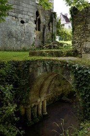 France, Dordogne, Perigord Blanc, Chancelade Romanesque abbey, 17th century bridge built with Roman elements
