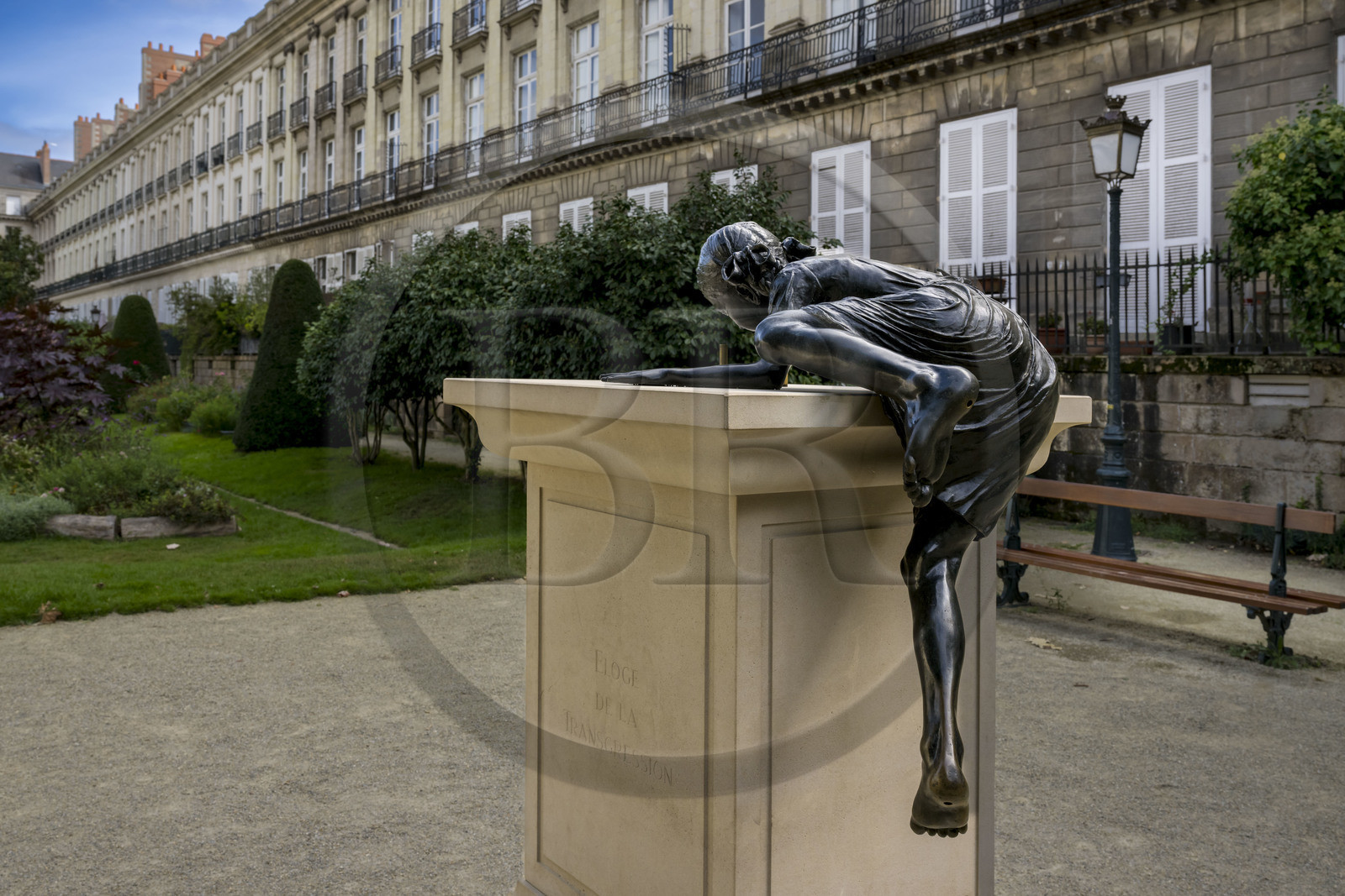 France, Loire-Atlantique (44), Nantes, quartier de Graslin, cours Cambronne, statue Eloge de la Transgression de l'artiste Philippe Ramette