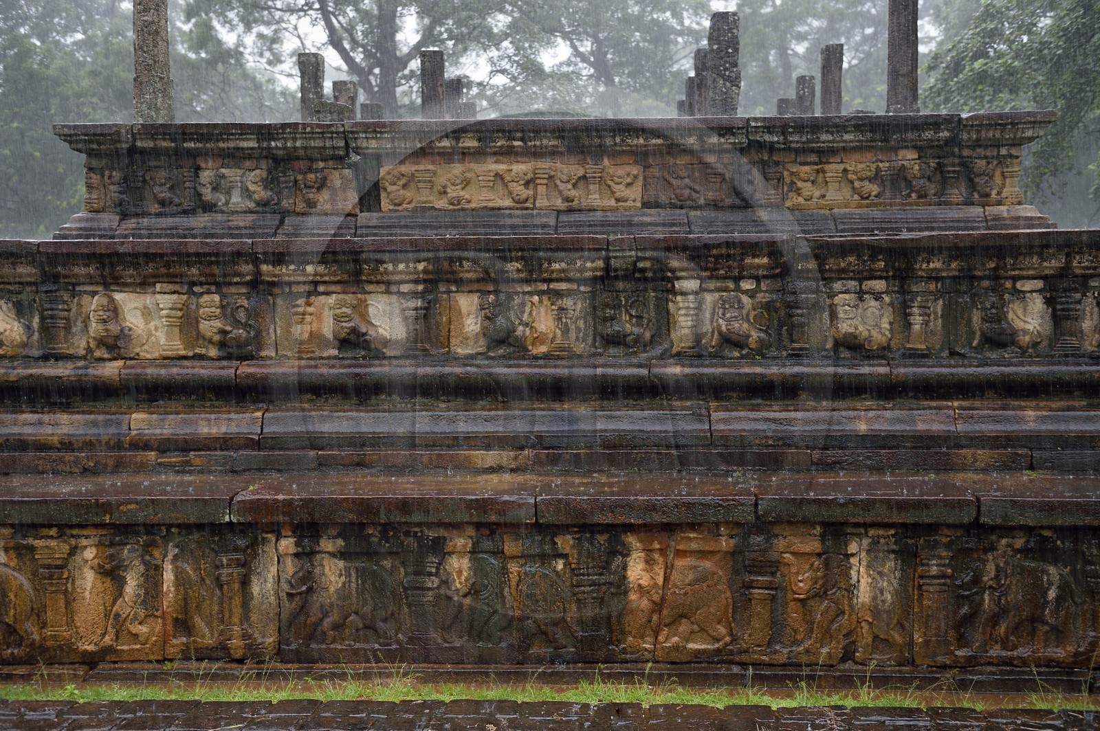Sri Lanka, province du Centre-Nord, Polonnaruwa, l'ancienne capital du pays (XIe au XIIIe siècle) est classée au Patrimoine Mondial de l'UNESCO, Chambre du Conseil (Raja Sabahawa) datant du XIIe siècle