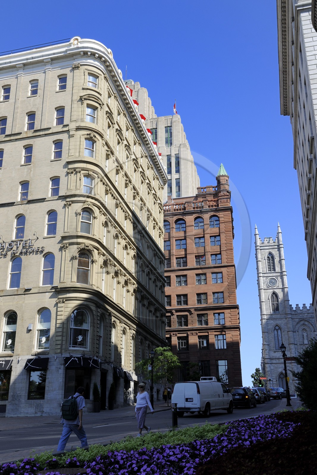 Canada, province de Québec, Montréal, quartier du Vieux-Montréal, le Vieux-Port, la place d'arme et la basilique Notre-Dame de Montréal