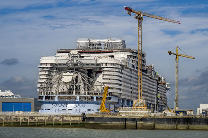 France, Loire-Atlantique (44), Saint-Nazaire, les Chantiers de l'Atlantique, paquebot de croisière géant en construction
