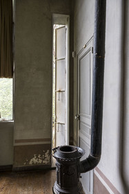 France, Bouches-du-Rhône (13), Aix en Provence, Atelier de Paul Cezanne sur la colline des Lauves, une bastide-mas-atelier d'artiste et aujourd'hui musée que le peintre a fait construire, la porte pour sortir les grands formats