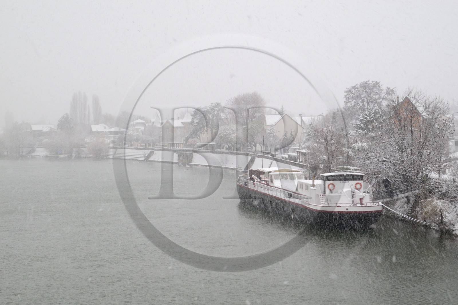 France, Val de Marne, the Marne riverside under the snow in Bry-sur-Marne
