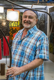 France, Hérault (34), Sète, la Maison du Pescatore, l'artiste et designer François Liguori dans son showroom