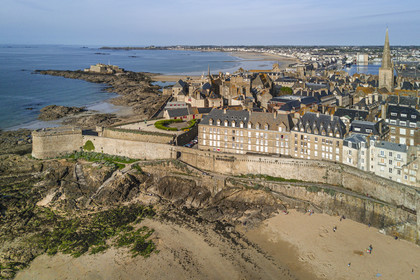 France, Ille et Vilaine, Cote d'Emeraude (Emerald Coast), Saint Malo, the walled city with the Bidouane Tower on the left and Bon Secours beach in the foreground (aerial view)