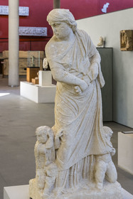 France, Bouches-du-Rhône (13), Arles, musée départemental Arles antique, statue de Médée (Ier - IIIe siècle)