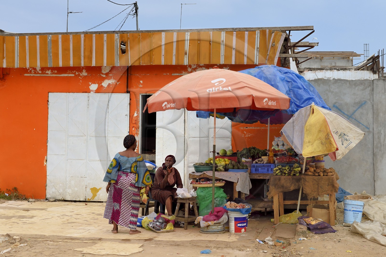 Gabon, Libreville, étal de fruits et légumes sur la Route National 1