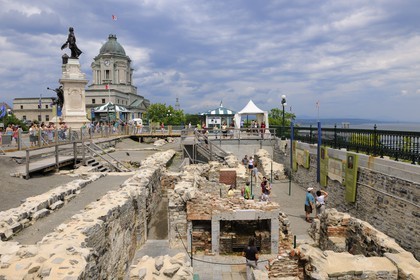 Canada, province de Québec, ville de Québec, Vieux-Québec classé Patrimoine Mondial de l' UNESCO, fouilles des premiers châteaux sous la terrasse Dufferin au pied du Château Frontenac et sous la statue de Samuel de Champlain