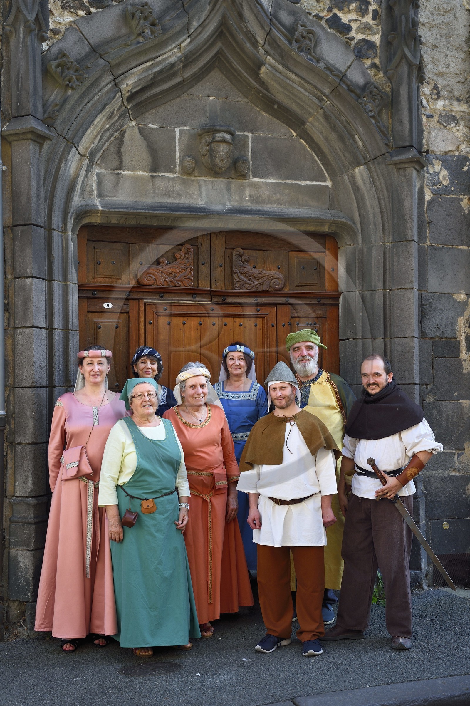 France, Puy-de-Dôme (63), Clermont-Ferrand, quartier de Montferrand, rue de la Rodade, membres de l'association Il était une fois Montferrand en costumes médiévaux
