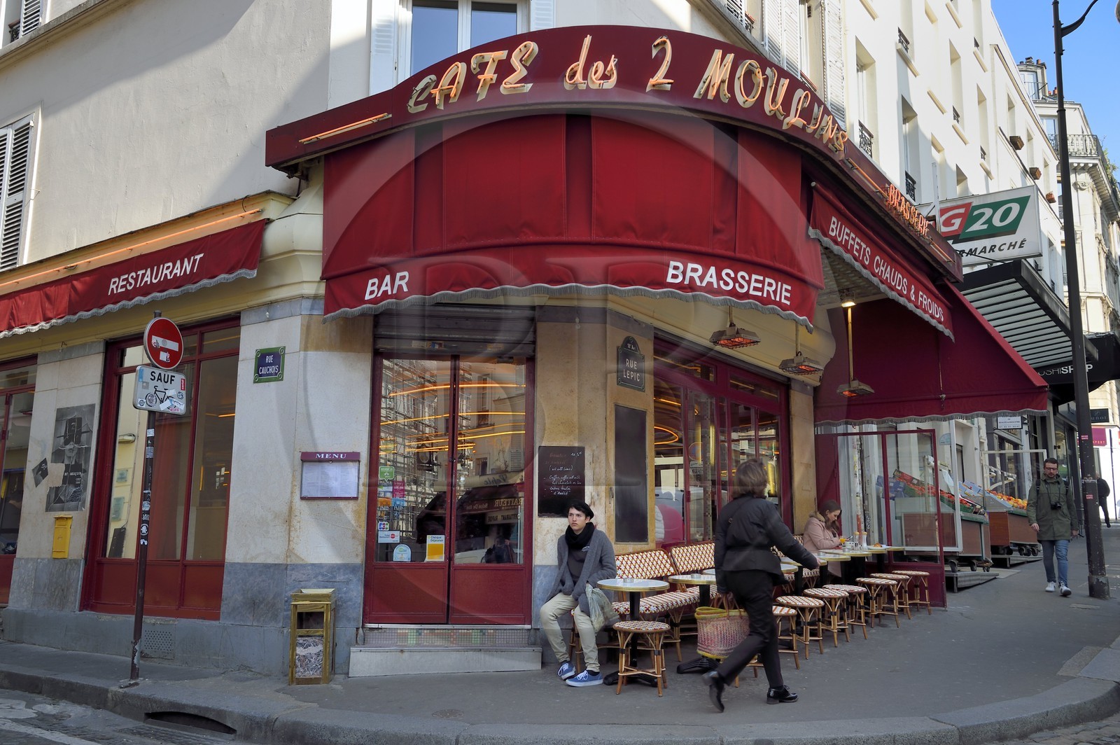 France, Paris, Montmartre, rue Lepic, brasserie le Cafe des Deux Moulins which was used in the cinema set of the Le Fabuleux Destin d'Amelie Poulain movie