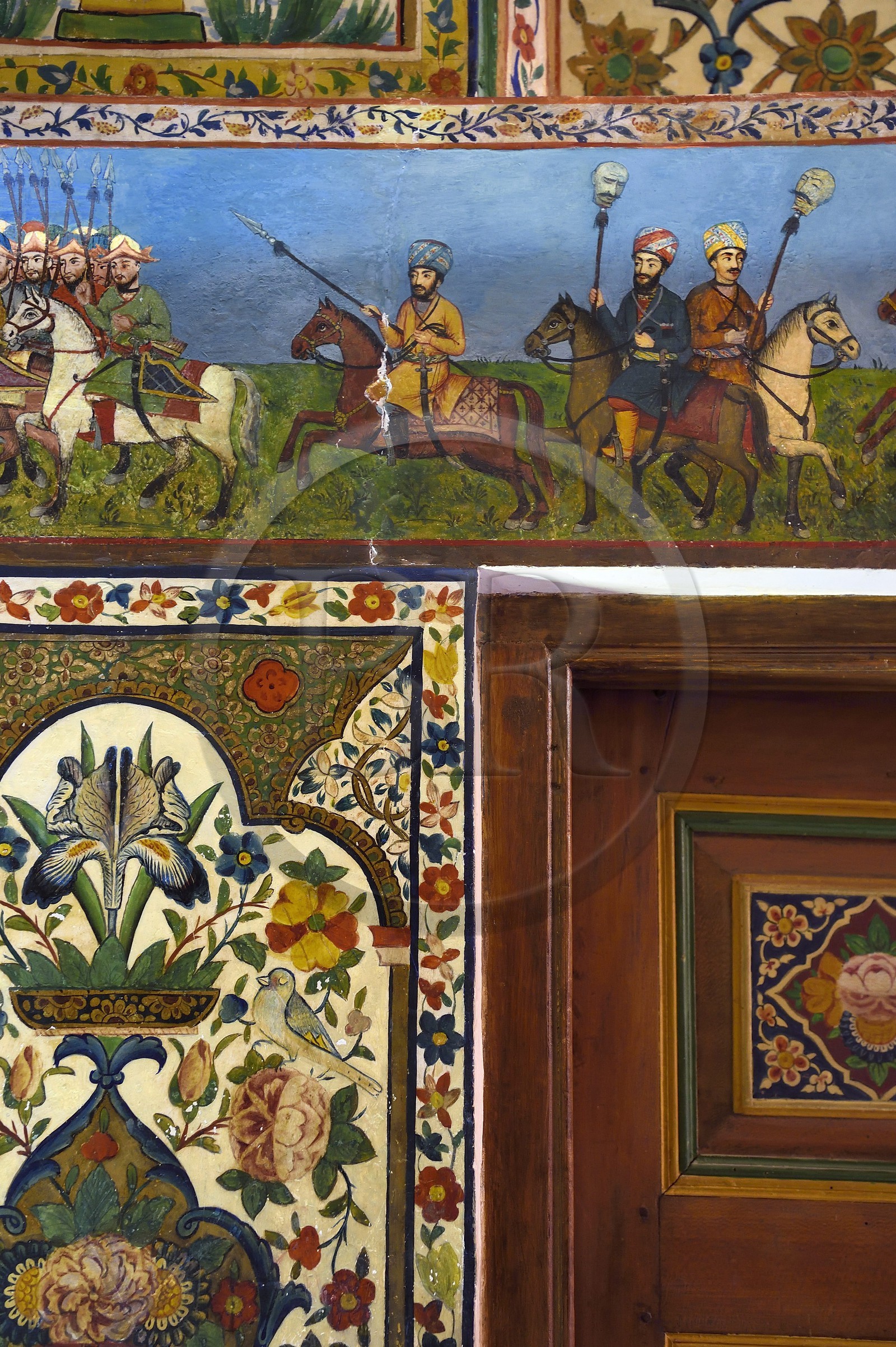 Azerbaïdjan, Sheki (Shaki), Palais des Khans de Shaki construit en 1797 par Muhammed Hasan Khan, chambre du Khan, fresque représentant des scènes de batailles et des têtes coupées au bout d'une pique