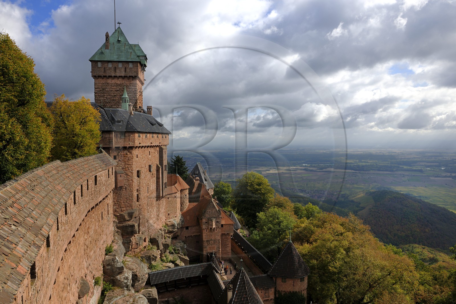 France, Bas-Rhin (67), le château du Haut-Koenigsbourg, le donjon et le logis sud vus depuis le Grand Bastion