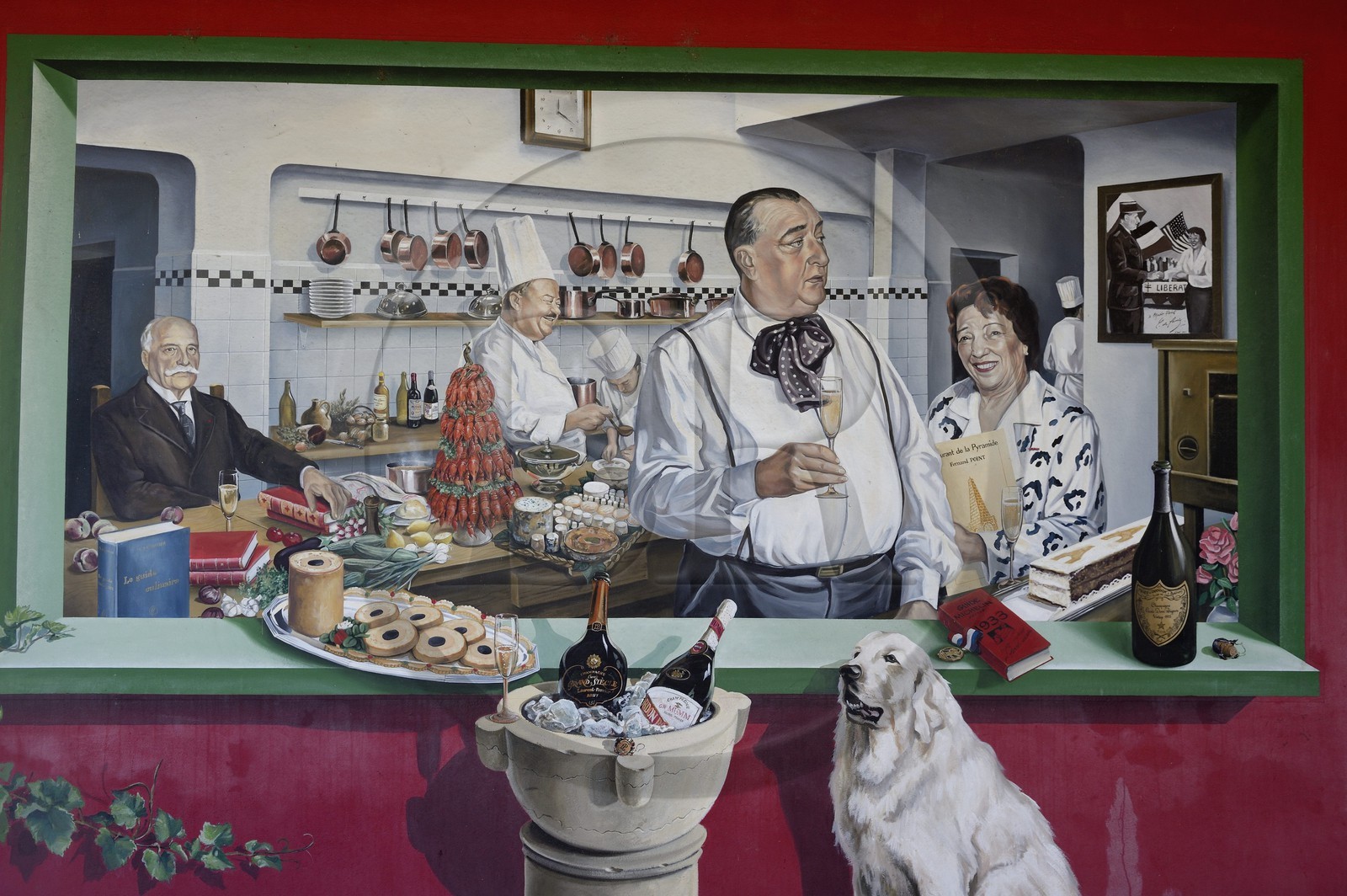 France, Rhône (69), Collonges-au-Mont-d'Or, Restaurant L'Auberge du Pont de Collonges de Paul Bocuse, trois étoiles au Guide Michelin depuis 1965, mur peint représentant le célèbre chef Fernand Point et son épouse