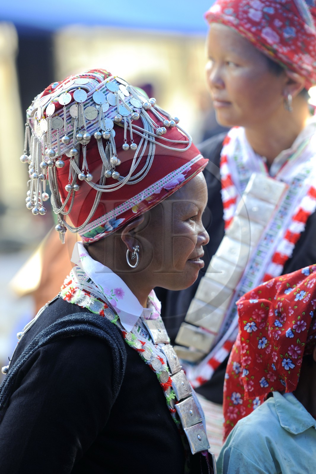 Vietnam, province de Lao Cai, région Nord-Ouest de Sapa, le marché multi-éthnique de Muong Hum, femme de la minorité des Dzao rouge