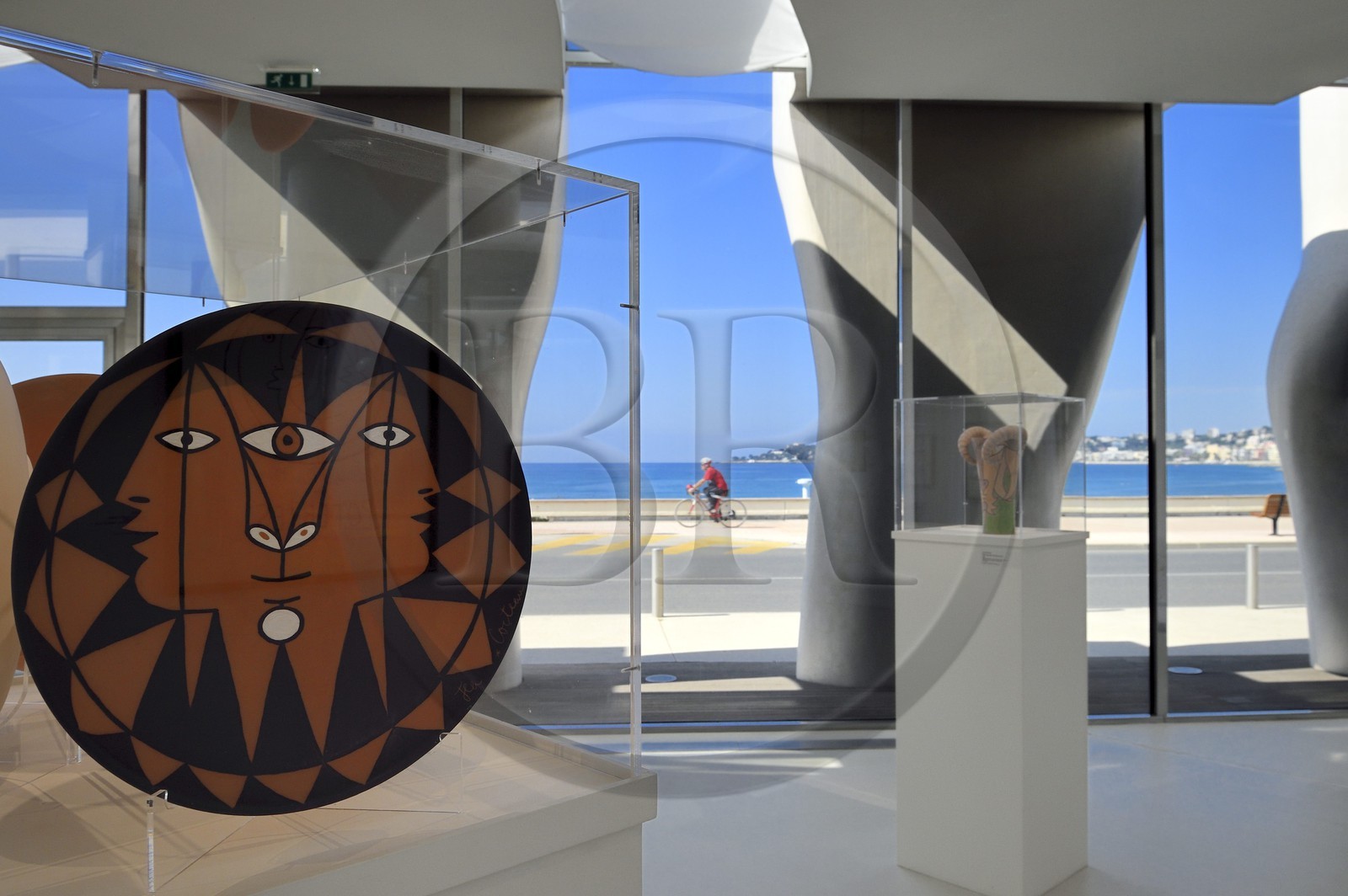 France, Alpes-Maritimes (06), Menton, le musée Jean Cocteau construit en 2008 par l'architecte Rudy Ricciotti, 3 faces with triangles (1959) de Jean Cocteau