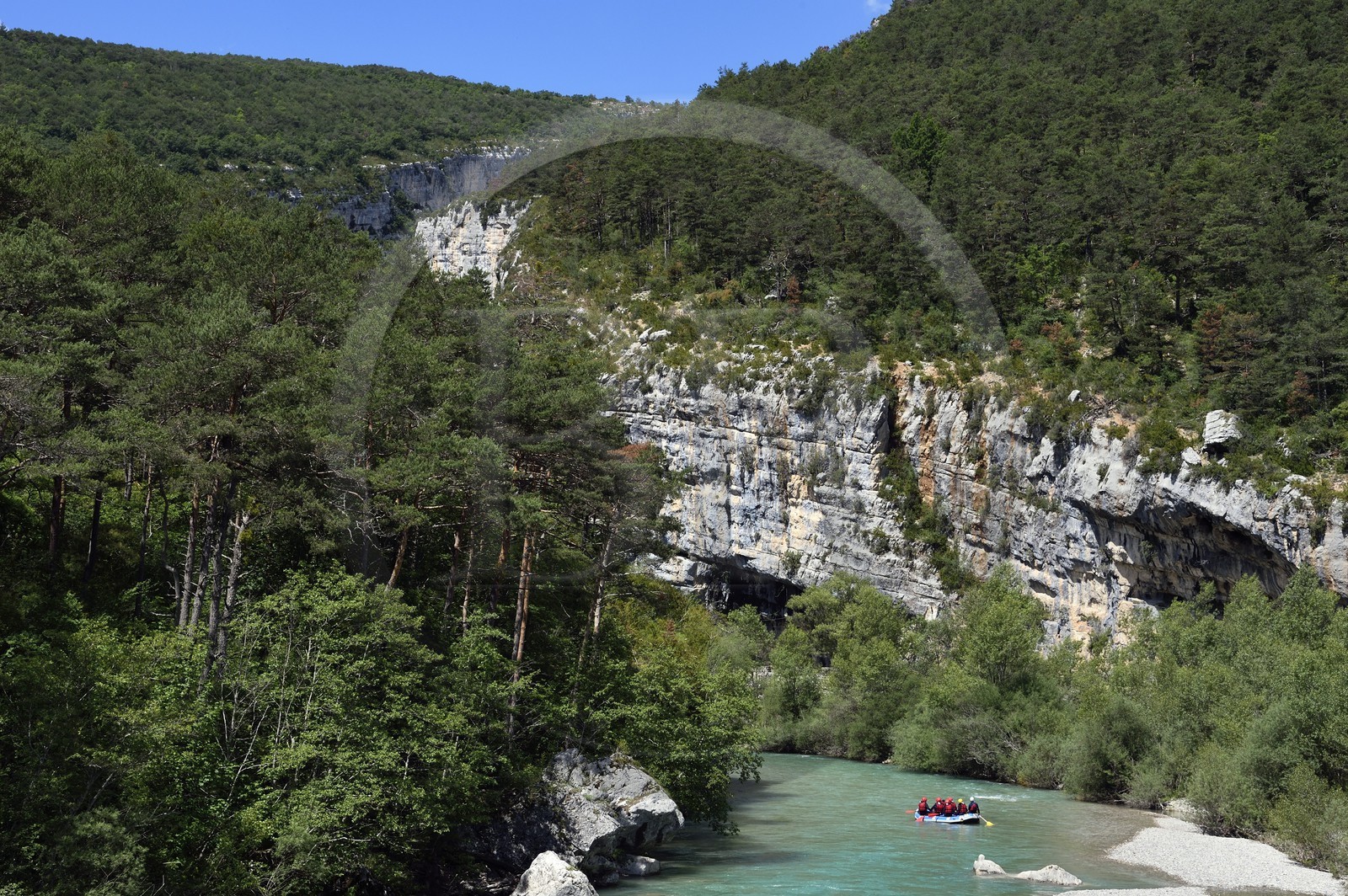 France, Alpes-de-Haute-Provence (04), Parc Naturel Régional du Verdon, Rougon, rafting à la Clue de Carajuan à l'entrée des Gorges du Verdon