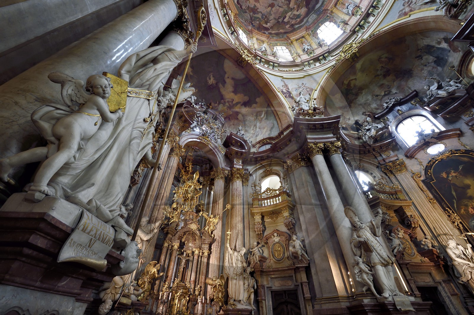 République Tchèque, Prague, centre historique classé Patrimoine Mondial de l'UNESCO, quartier de Mala Strana, l'église baroque Saint Nicolas (Sv. Mikulase)