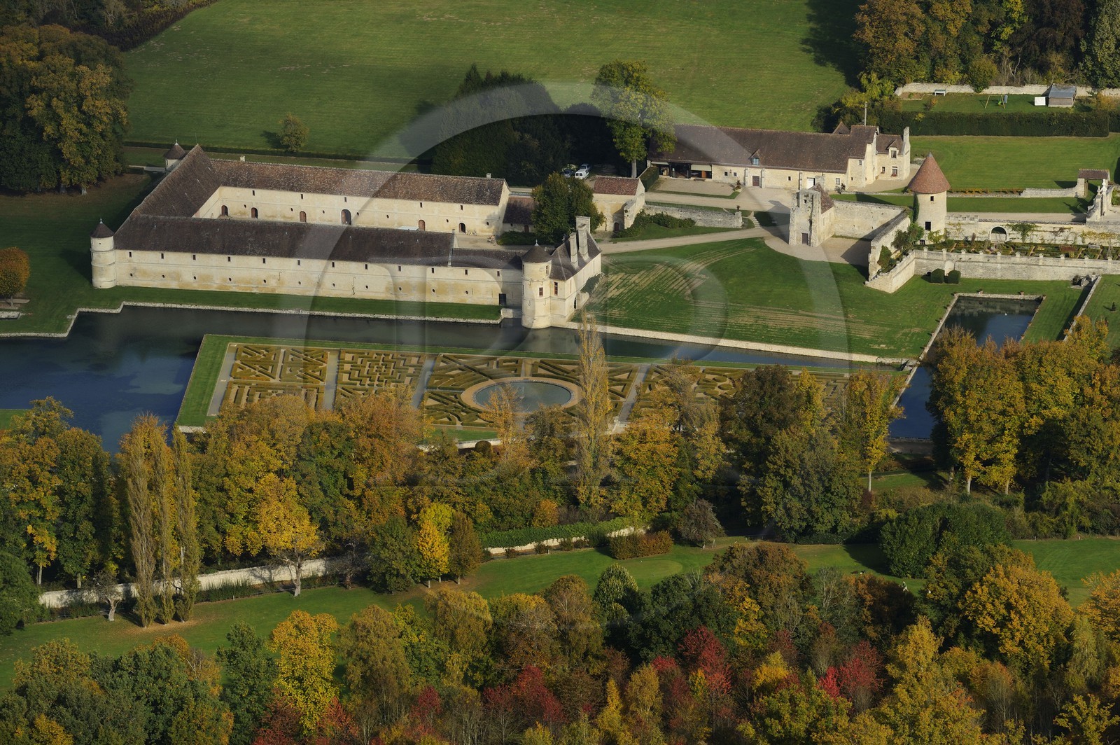 France, Val d'Oise, Chaussy, French Vexin regional natural park, Villarceaux Estate, Ninon de Lenclos Manor (aerial view)