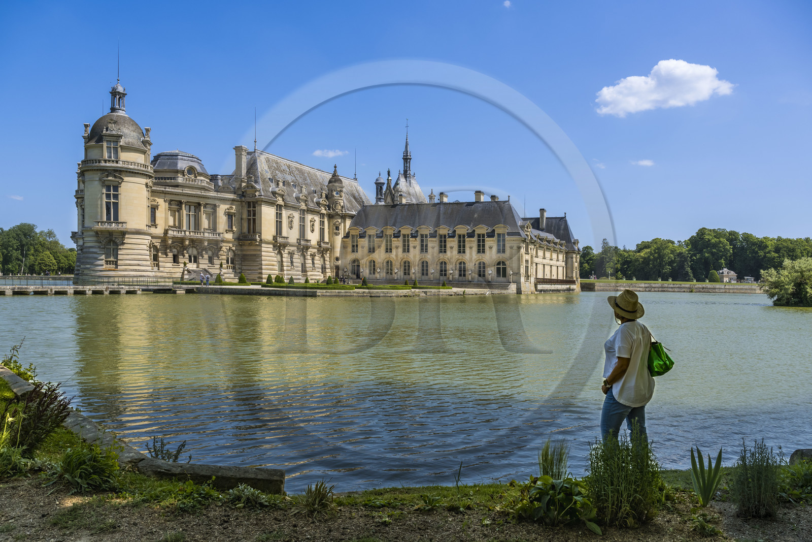 France, Oise (60), Chantilly, le chateau de Chantilly entouré de ses douves
