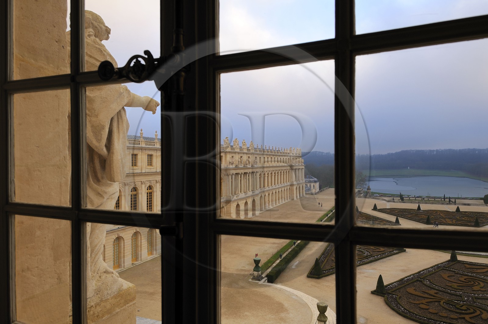 France, Yvelines (78), château de Versailles, classé Patrimoine Mondial de l'UNESCO, l'aile du Midi depuis les salles de la Révolution, du Consulat et de l'Empire
