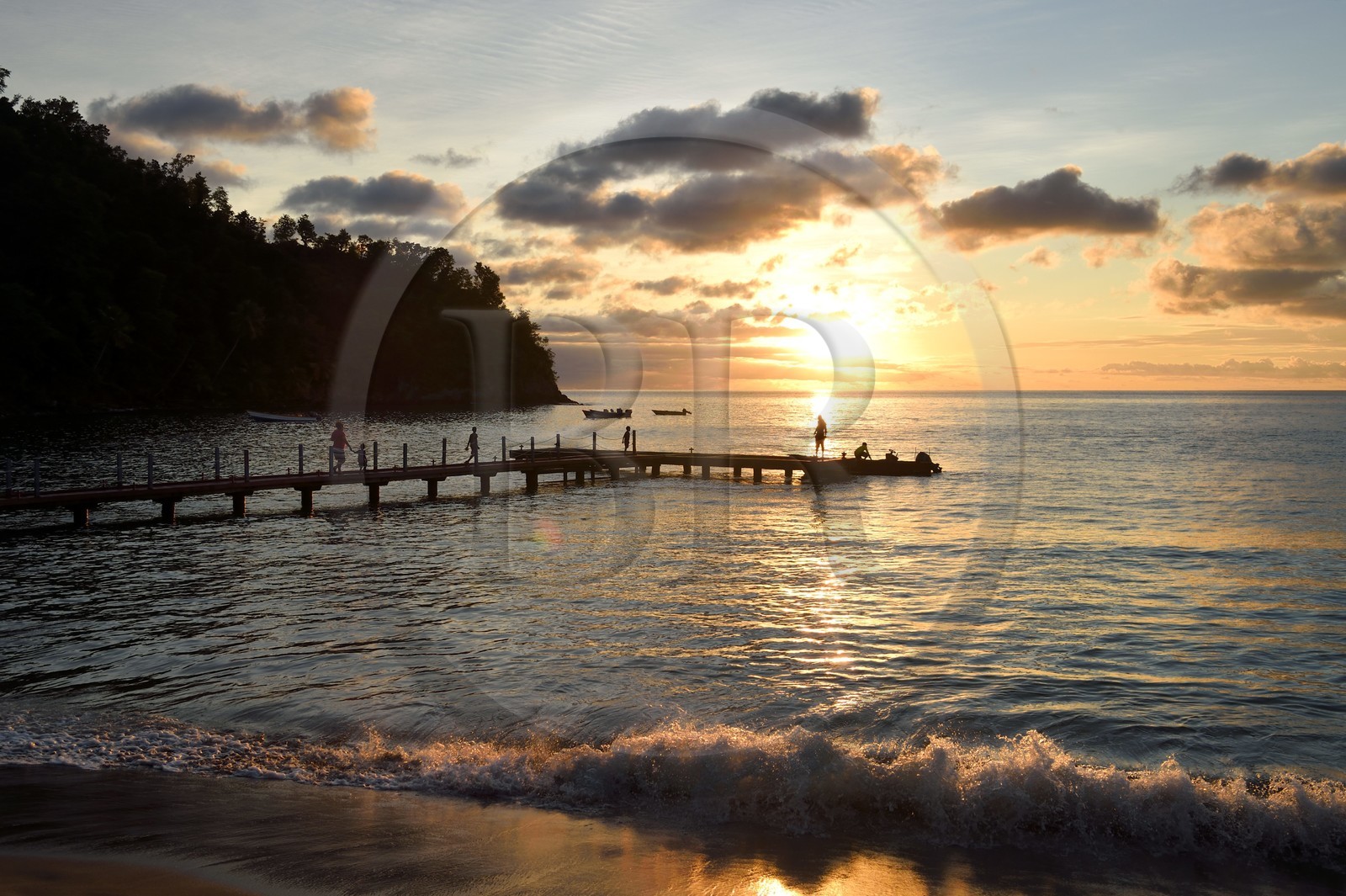 Caraïbes, Ile de la Dominique, Toucari Bay au nord de Portsmouth, débarquement au ponton