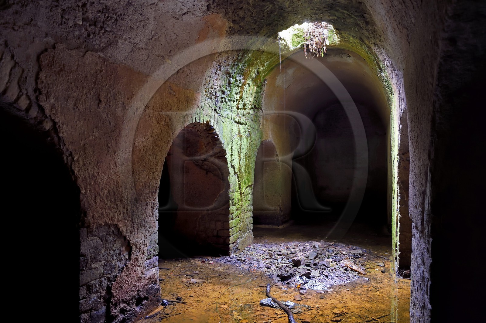 France, Var (83), Fréjus, Forum Julii, vestige de la citerne de l'époque augustéenne sous la plateforme où se situait la cité administrative romaine