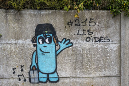 France, Loire-Atlantique (44), Estuaire de la Loire, Saint-Nazaire, Pointe de l’Eve, graffiti les Oides créé par Charles Cantin que l'on retrouve tout le long de la côte