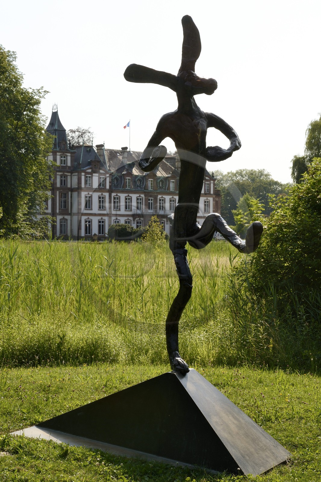 France, Bas-Rhin (67), Strasbourg, Chateau de Pourtalès, le Parc de sculpture, The Bowler (1992) de Barry Flanagan