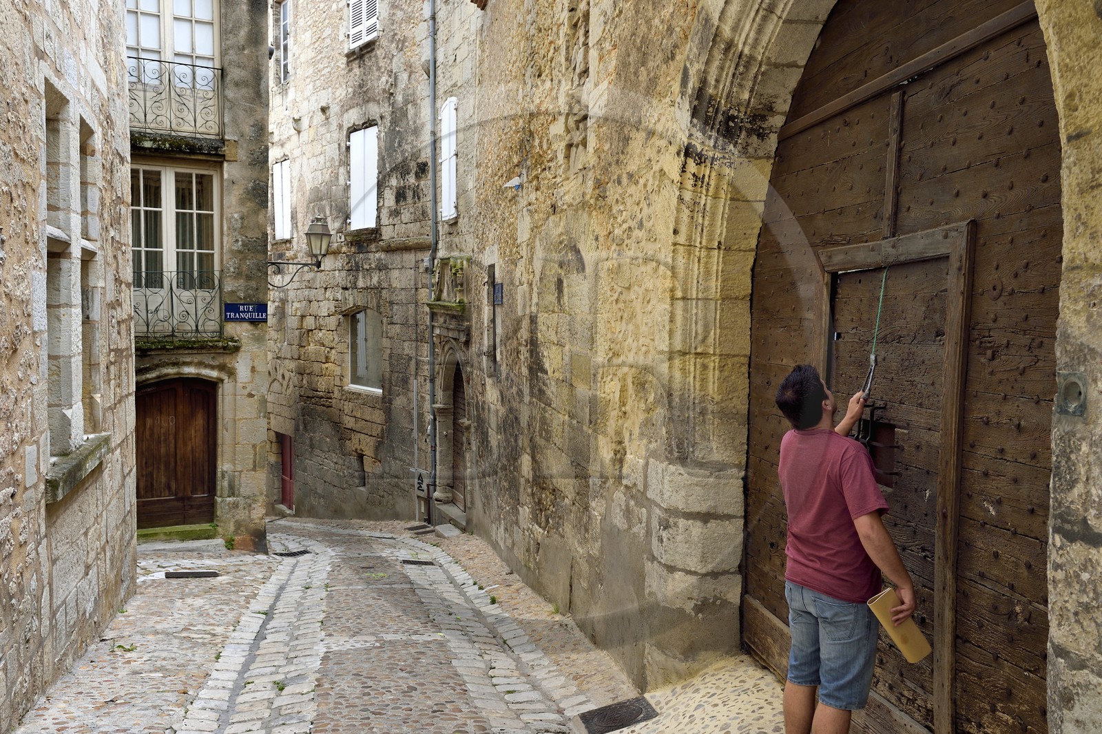 France, Dordogne, White Perigord, Perigueux, old Town, porch in the rue du Calvaire