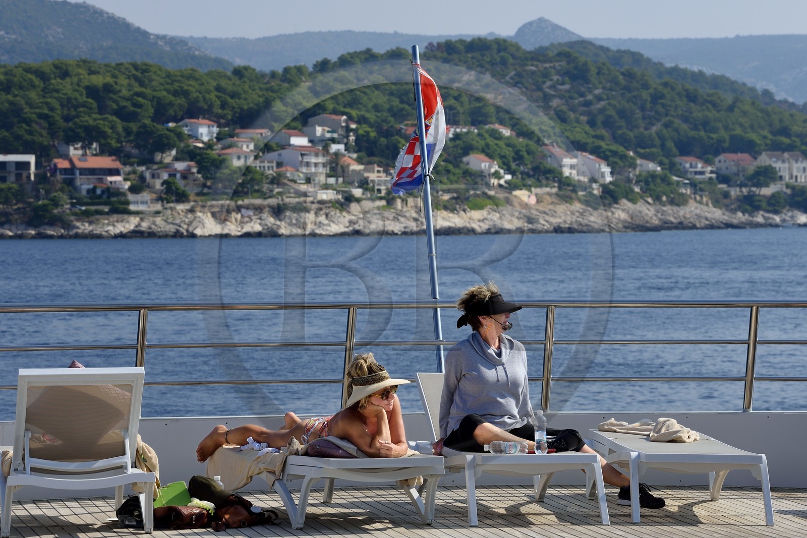 Croatie, Dalmatie, cote dalmate, Ile de Hvar, sur le pont arrière du bateau de croisière Ave Maria