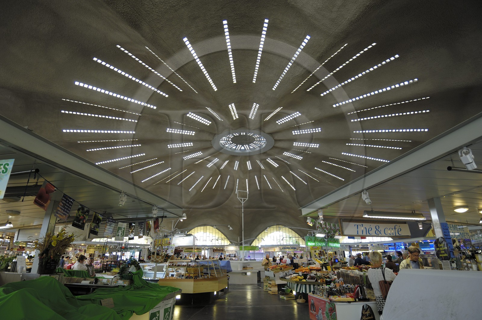 France, Charente-Maritime (17), Royan, le marché central