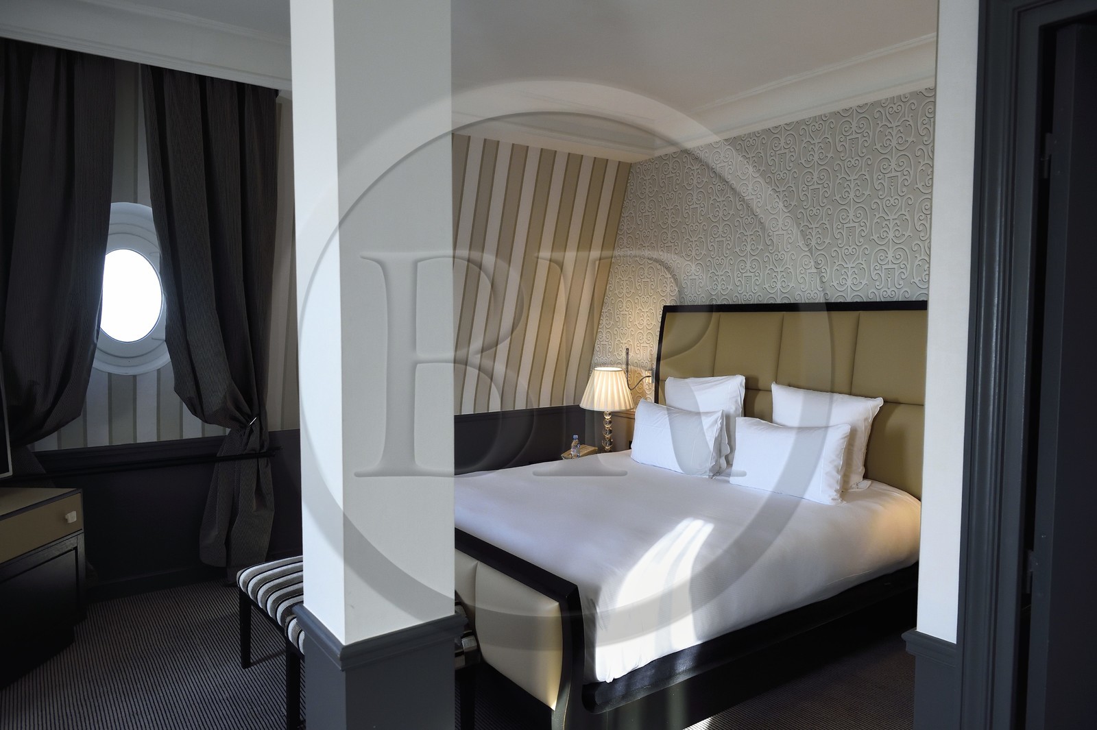 France, Calvados (14), Pays d'Auge, la côte Fleurie, Cabourg, le Grand Hotel, chambre sous les toits