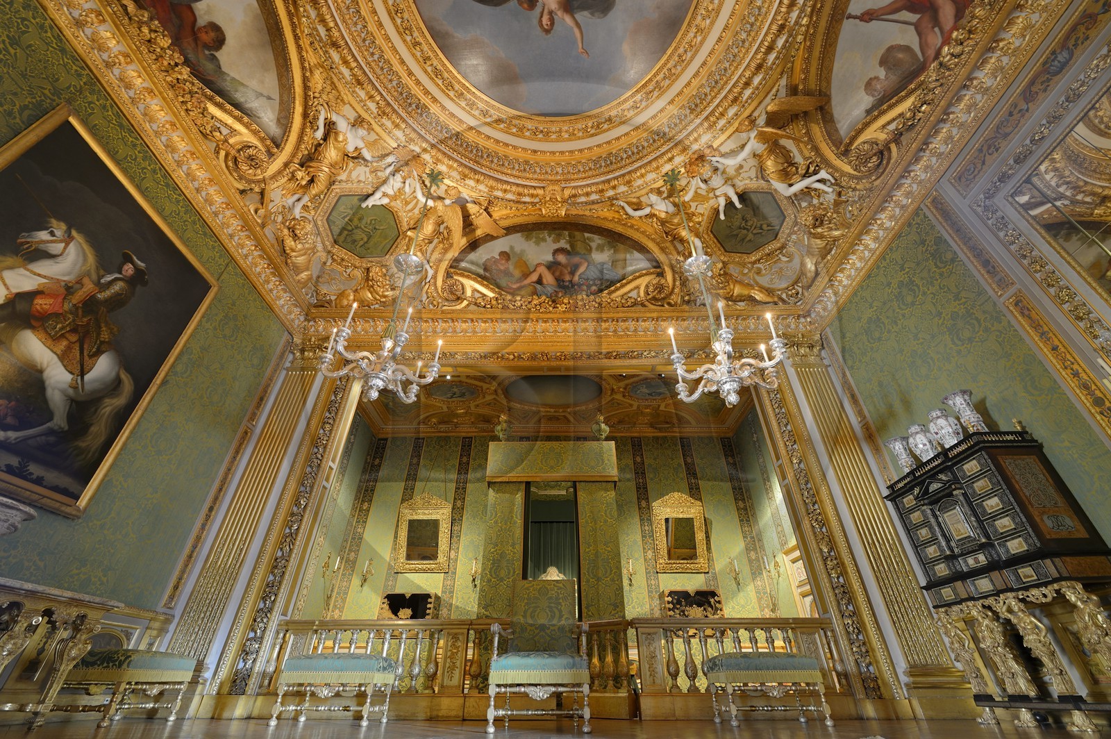 France, Seine-et-Marne (77), Maincy, le château de Vaux-le-Vicomte, la Chambre du Roi, au plafond se trouve une peinture de La Vérité soutenue par le Temps, et dans les lunettes sont représentées des dieux symbolisant le génie de Foucquet