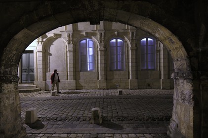 France, Charente-Maritime (17), La Rochelle, arcades de la rue de l'Escale