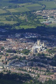 Royaume-Uni, Angleterre, Kent, cité de Canterbury (ou Cantorbéry), la cathédrale (vue aérienne)