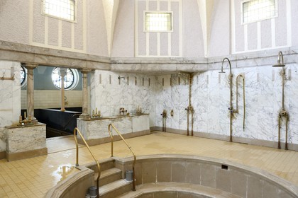 France, Bas-Rhin (67), Strasbourg, quartier de la Neustadt datant de la periode allemande, les Bains Municipaux (1901)