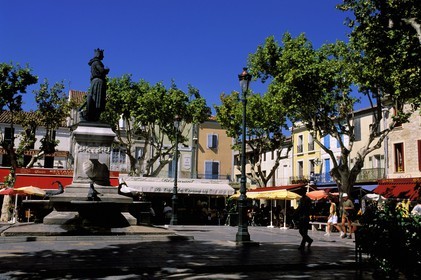 France, Gard (30), Aigues-Mortes, place Saint-Louis