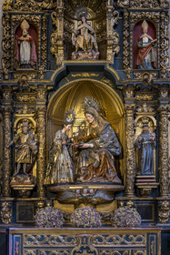 Espagne, Andalousie, Séville, quartier d'Alfalfa, église du Divin Sauveur (Iglesia del Divino Salvador), retable de Santa Ana datant de la fin du XVIIe siècle, symbol de la transmission de la foi chrétienne
