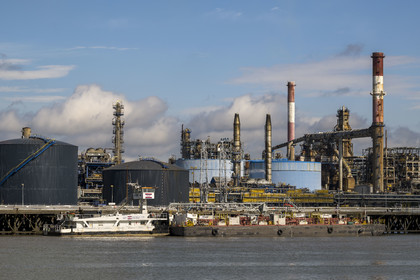 France, Loire-Atlantique (44), Estuaire de la Loire, Saint-Nazaire, le terminal pétrolier et raffinerie Total Energie de Donge