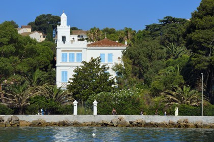 France, Var (83), la rade de Toulon, La Seyne-sur-Mer, quartier de Tamaris, la villa du Croissant de style orientaliste reconnaissable à sa tour-minaret