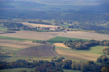 France, Val-d'Oise (95), parc naturel du Vexin français, la campagne autours du village de Genainville (vue aérienne)