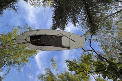 Brésil, Etat du Minas Gerais, région de Belo Horizonte, Brumadinho, centre d'art contemporain Inhotim, The Mahogany Pavilion (Mobile Architecture N°1) (2004) de Simon Starling