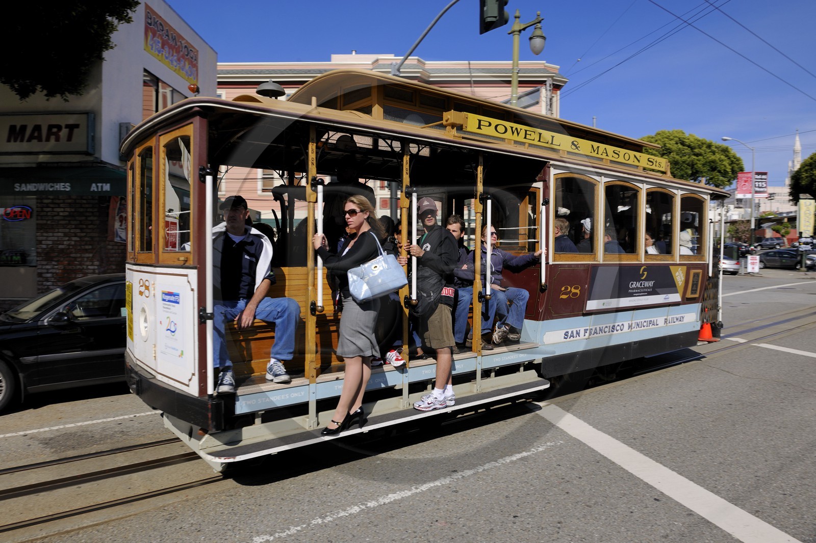 Etats-Unis, Californie, San Francisco, Cable car à l'angle de Columbus avenue et Lombard street dans le quartier de North Beach
