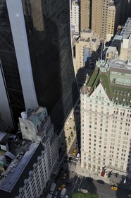 Etats-Unis, New York, Manhattan, Midtown, le Plaza Hotel sur Grand Army Plaza dominé par le Solow Building à gauche
